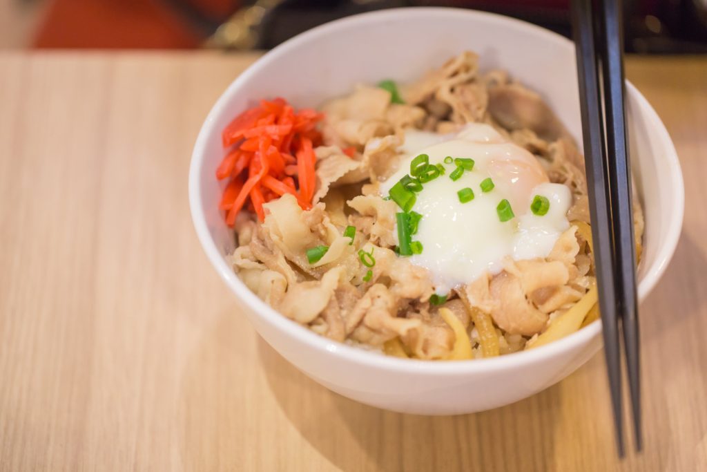 溫泉蛋牛丼